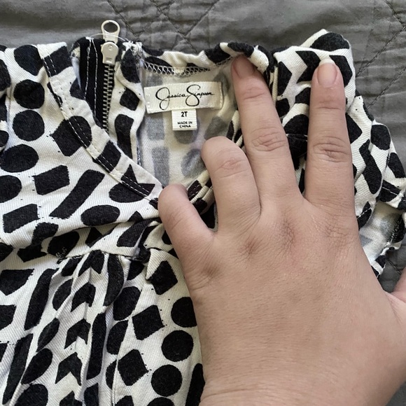 Jessica Simpson 2T ⭐️Girl’s Romper⭐️ 2/$10 - Picture 3 of 4